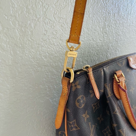 Louis Vuitton Turenne Monogram Canvas MM - Picture 4 of 10
